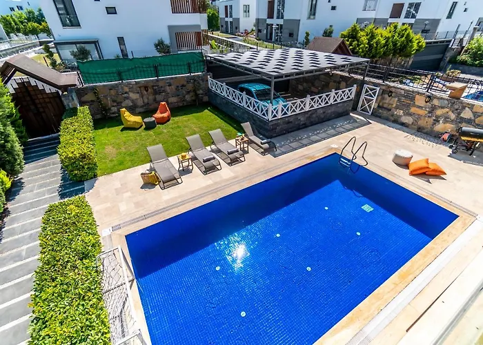 Deluxe Villa Emilie With Private Swimming Pool
