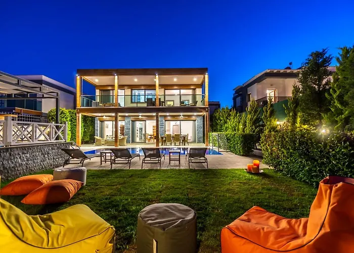 Deluxe Villa Emilie With Private Swimming Pool